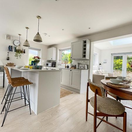 Seafeathers - Luxury Holiday Home With Sea Views Overcombe ภายนอก รูปภาพ